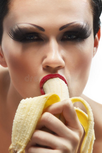 拿着香蕉的女人