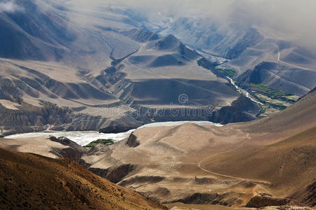 尼泊尔甘达基河谷全景图图片