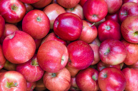 鲜红苹果陈列图片