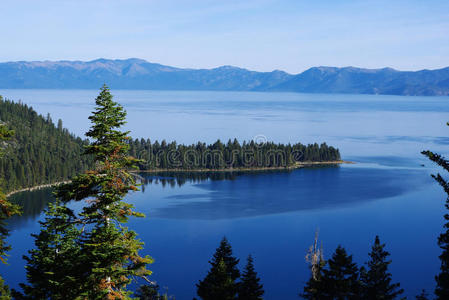 大熊湖加州图片