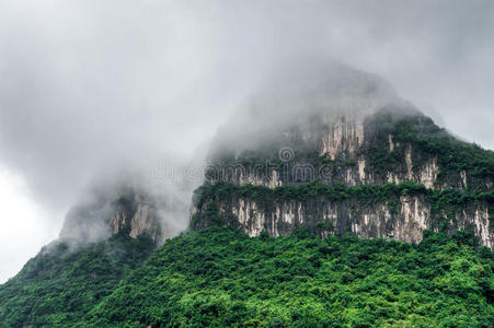 中国长江上的美丽山脉图片