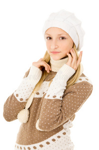 戴着冬帽和围巾的女孩