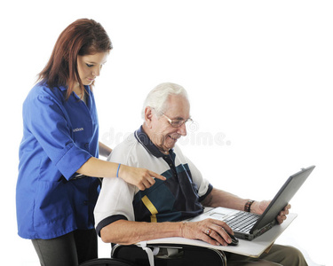 帮助老人使用电脑