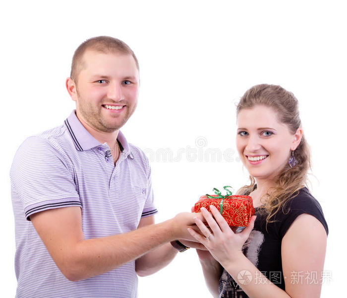 给女朋友送礼物的男人