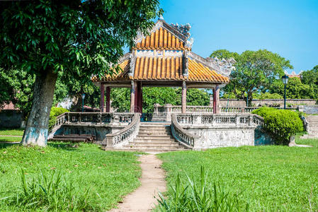 越南顺化紫禁城内的宝塔图片