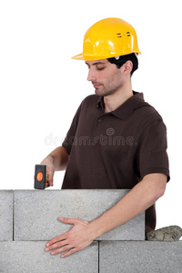 砌块墙建筑工
