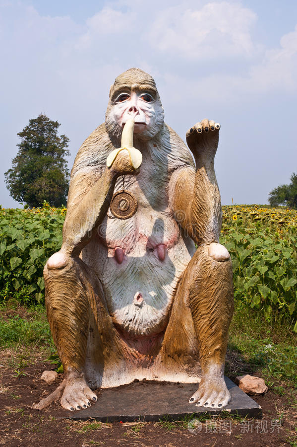 猴子雕像