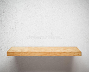 白墙上的空木架子或书架照片