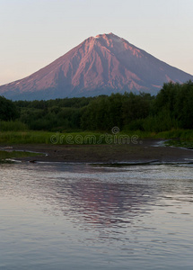 科拉斯基火山的日落。
