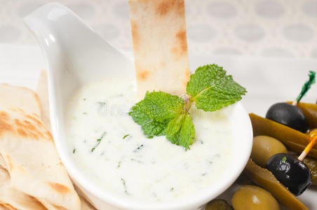 希腊芝士酸奶蘸皮塔面包