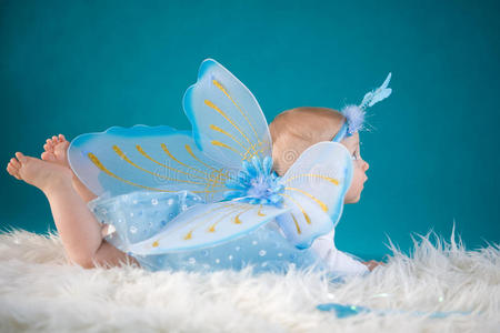 蝴蝶翼女孩图片