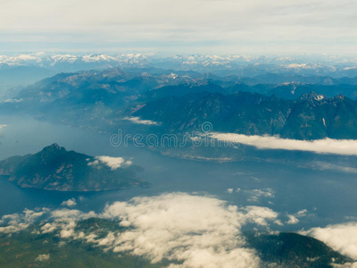 加拿大海岸山脉鸟瞰图图片