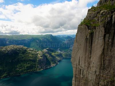 山中的峡湾景色