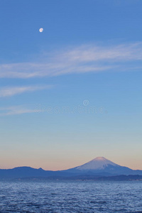 富士山与月亮图片