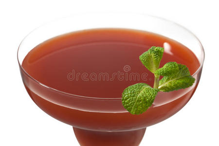 马提尼草莓汁的裁剪图像
