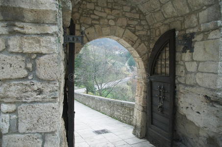 打开特洛西诺城堡的大门