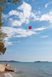 乘降落伞飞行。克罗地亚