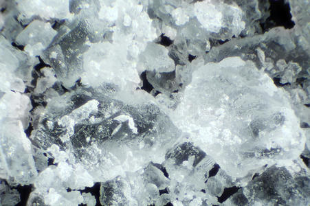 显微镜下的盐晶体