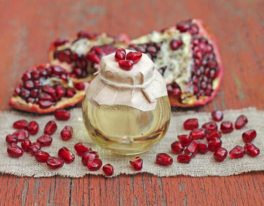 树莓籽油图片-树莓籽油素材-树莓籽油插画-摄图新视界