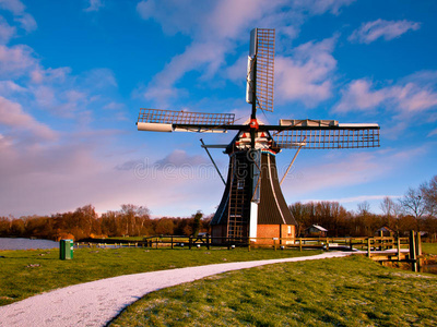 荷兰风力发电厂图片