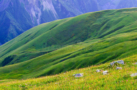 山谷中的小山图片