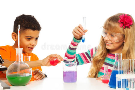 化学实验的孩子