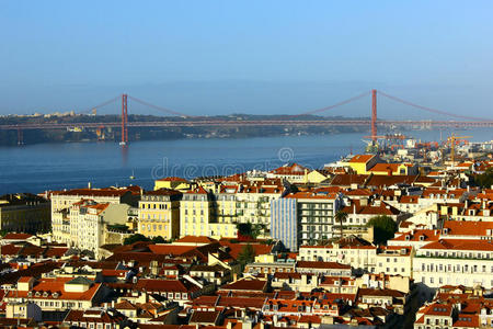 葡萄牙里斯本，拜沙和塔格斯桥