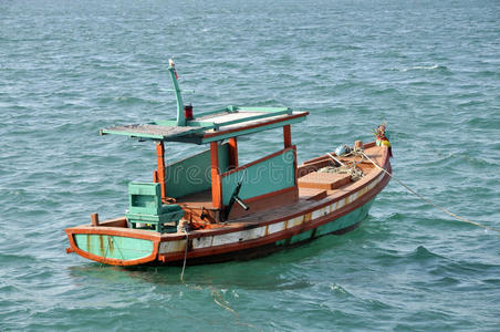 本地钓鱼船图片