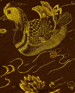 刺绣黄色鸳鸯游泳图片