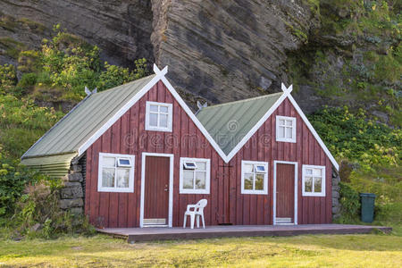 两间红色木屋维克，冰岛。