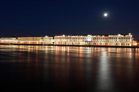 圣彼得堡夜景。涅瓦河冬宫