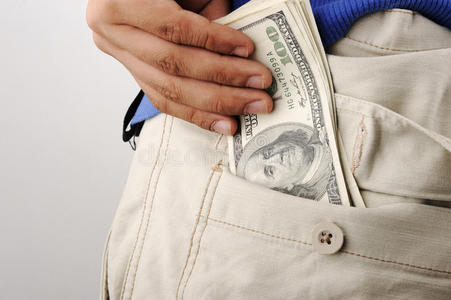 口袋里装着钱照片