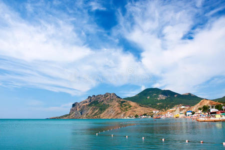 山海交融的夏季景观