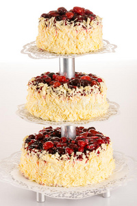 三层蛋糕红莓杏仁图片