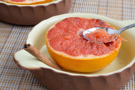 桂皮糖烤柚子图片
