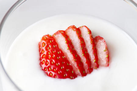 草莓酸奶特写