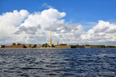 从涅瓦河看圣彼得堡。彼得和保罗