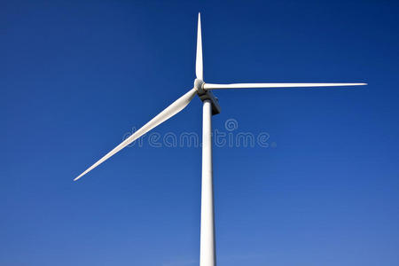 白色风力发电机图片