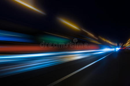 夜间高速运动图片