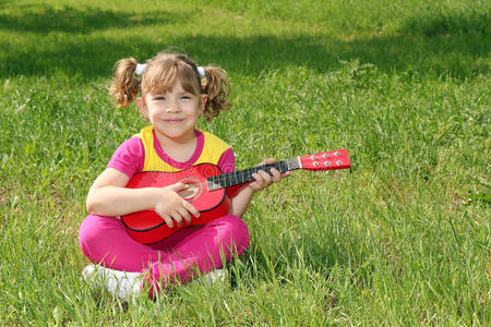 漂亮的 音乐 女孩 白种人 拔下 美丽的 小孩 童年 声音