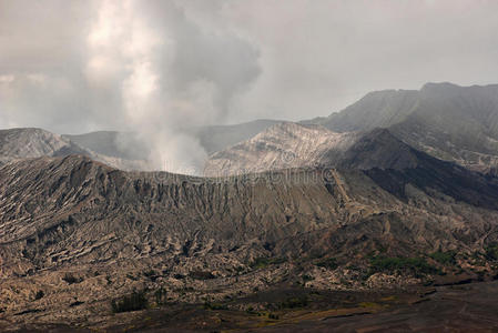 布罗莫火山。