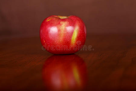 木桌单苹果