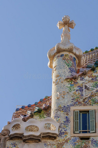 安东尼高迪antony gaudi的卡萨巴特洛casa battlo立面和烟囱