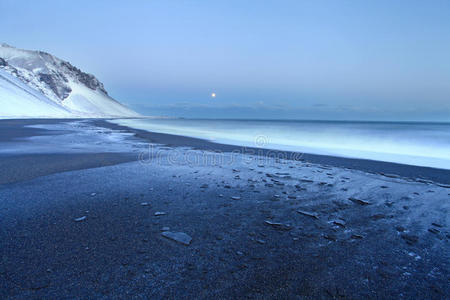 东峡湾冰冻火山海滩