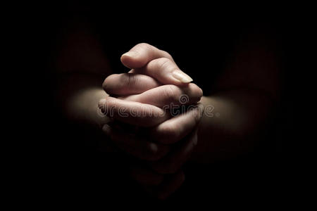 双手合十祈祷好运图片