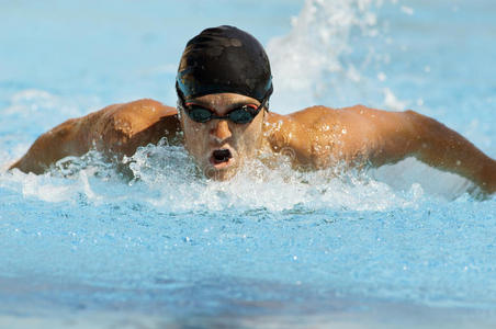 职业男子游泳运动员图片