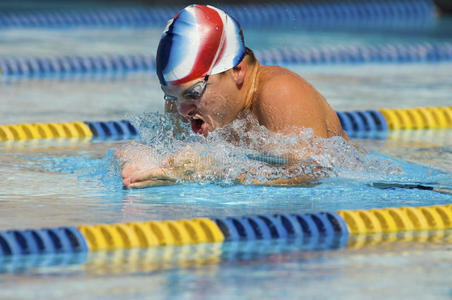 男子游泳运动员图片