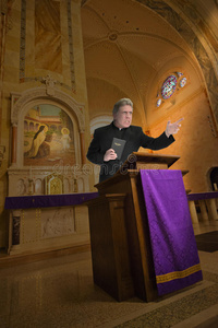 牧师,传教士,牧师,神职人员宗教布道照片