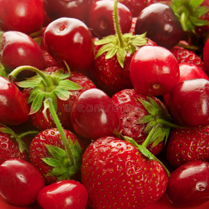 草莓和樱桃背景