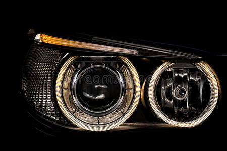汽车开车灯图片